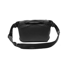 Laden Sie das Bild in den Galerie-Viewer, product_closeup|Peak Design Everyday Sling, 6 Liter, Schwarz
