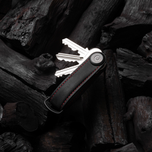 Load image into Gallery viewer, dark|Orbitkey Key Organizer, Leder, Schwarz mit roter Bestickung, Premium Schlüsselhalter aus Leder
