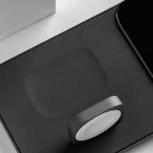 Load image into Gallery viewer, product_closeup|Elegantes 3-in-1 MagSafe Wireless Charger, Power &amp; Style kombiniert
