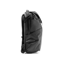 Load image into Gallery viewer, product_closeup|Iconic Peak Design Everyday Backpack in black
