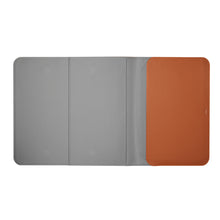 Laden Sie das Bild in den Galerie-Viewer, product_closeup|Orbitkey Hybrid Laptop Sleeve 16”, Terracotta
