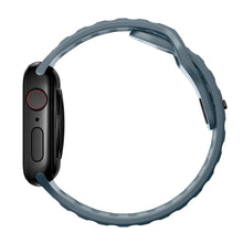 Laden Sie das Bild in den Galerie-Viewer, product_closeup|Apple Watch Strap in Marine Blue
