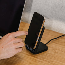 Laden Sie das Bild in den Galerie-Viewer, dark|High-quality wireless charging stand, MagSafe compatible
