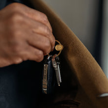 Load image into Gallery viewer, dark|Orbitkey Ring v2, Gold
