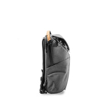 Load image into Gallery viewer, product_closeup|Peak Design Everyday Backpack, 20L, Charcoal

