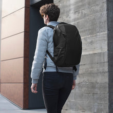 Laden Sie das Bild in den Galerie-Viewer, dark|Peak Design Everyday Backpack Zip, 20 Liter, Schwarz
