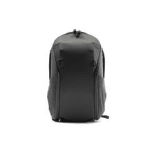 Laden Sie das Bild in den Galerie-Viewer, product_closeup|Peak Design Everyday Backpack Zip, Klein, Schwarz
