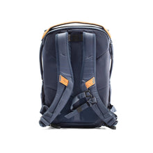 Laden Sie das Bild in den Galerie-Viewer, product_closeup|Peak Design Everyday Backpack 20 Liter, Midnight (Blau)
