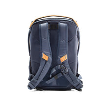 Load image into Gallery viewer, product_closeup|Peak Design Everyday Backpack 20 Liter, Midnight (Blau)
