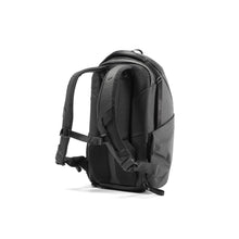 Laden Sie das Bild in den Galerie-Viewer, product_closeup|Peak Design Everyday Backpack Zip, Klein, Schwarz
