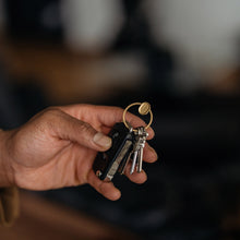 Load image into Gallery viewer, dark|Orbitkey Ring v2, Gold
