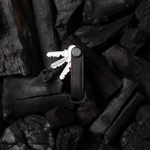 Load image into Gallery viewer, dark|Orbitkey Key Organizer, Leder, Schwarz mit roter Bestickung, Premium Schlüsselhalter aus Leder
