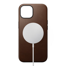 Laden Sie das Bild in den Galerie-Viewer, product_closeup|iPhone 15 Case in Brown, Echtleder, NOMAD
