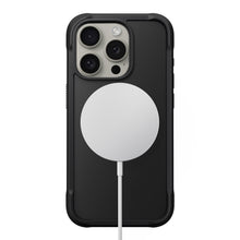 Load image into Gallery viewer, product_closeup|NOMAD Rugged Hülle für das Apple iPhone 15 Pro in Schwarz
