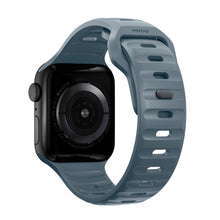 Laden Sie das Bild in den Galerie-Viewer, product_closeup|Apple Watch Strap in Marine Blue
