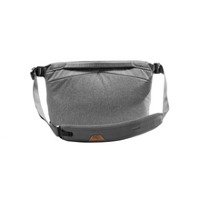 Load image into Gallery viewer, product_closeup|Peak Design Everyday Sling, 10 Liter, Grau
