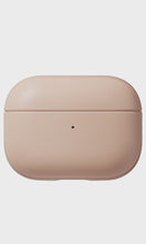 Video im Galerie-Viewer laden und abspielen, product_closeup|AirPods Pro Gen 2 Protection Case Leather
