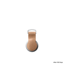 Laden Sie das Bild in den Galerie-Viewer, product_closeup|AirTag Case Leather Loop by NOMAD
