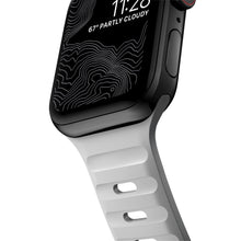 Laden Sie das Bild in den Galerie-Viewer, product_closeup|Apple Watch Sport Armband Grau
