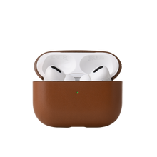 Laden Sie das Bild in den Galerie-Viewer, product_closeup|AirPods Pro Schutzhülle Leder, Braun, Native Union
