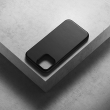 Laden Sie das Bild in den Galerie-Viewer, iPhone 14 Pro Max Case Black by Nomad
