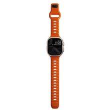 Laden Sie das Bild in den Galerie-Viewer, product_closeup|Apple Watch Strap in Ultra Orange
